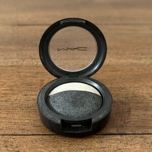 Mac mineralize eye shadow shade personal screen vinyl
